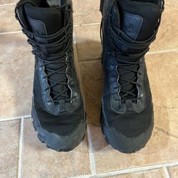 Under Armour Boots (Men’s Size 13)