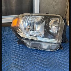 Tundra Headlight 