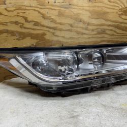 2017-2019 Toyota Highlander Halogen  RH Passenger Side Headlight Assembly  OEM