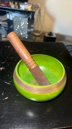 Green Heart Chakra Singing Bowl with Wooden Striker