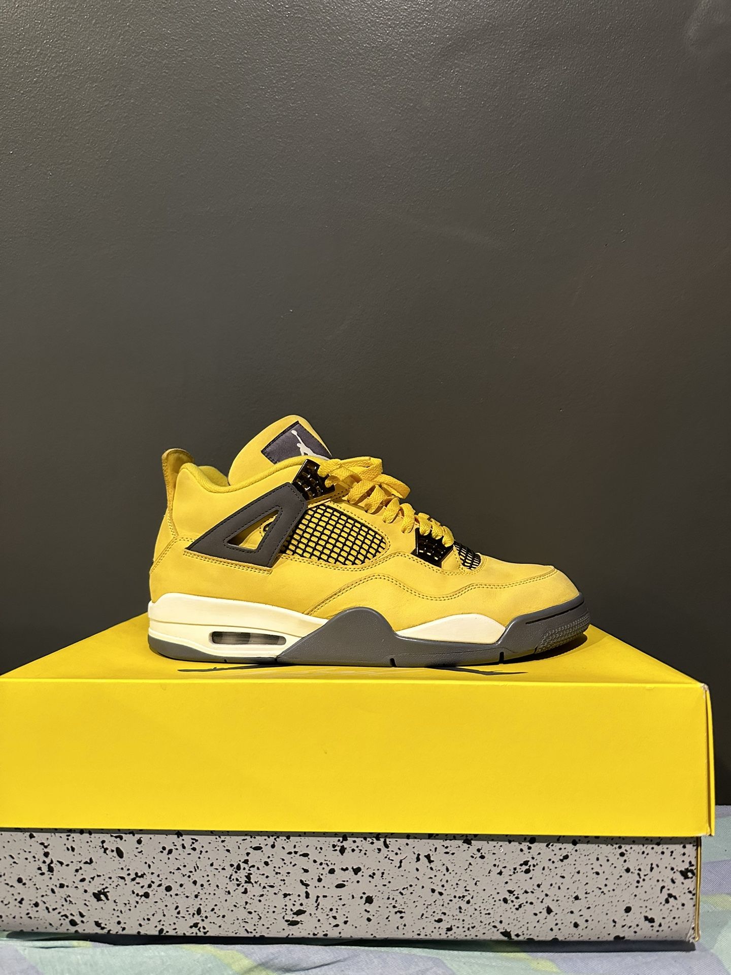 Jordan 4 Lightning Size 12