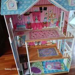 4ft Tall Doll House With Elevator
