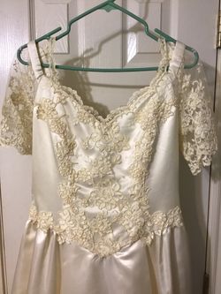 Beautiful Ivory And Lace Wedding Gown