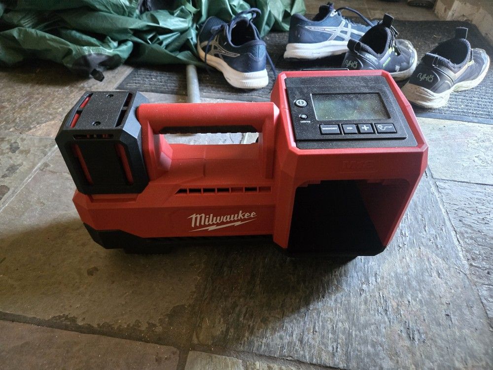 Milwaukee M18 Tire Inflator- Tool Only