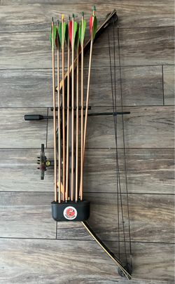 Hoyt “RAMBO” vintage bow and arrow set