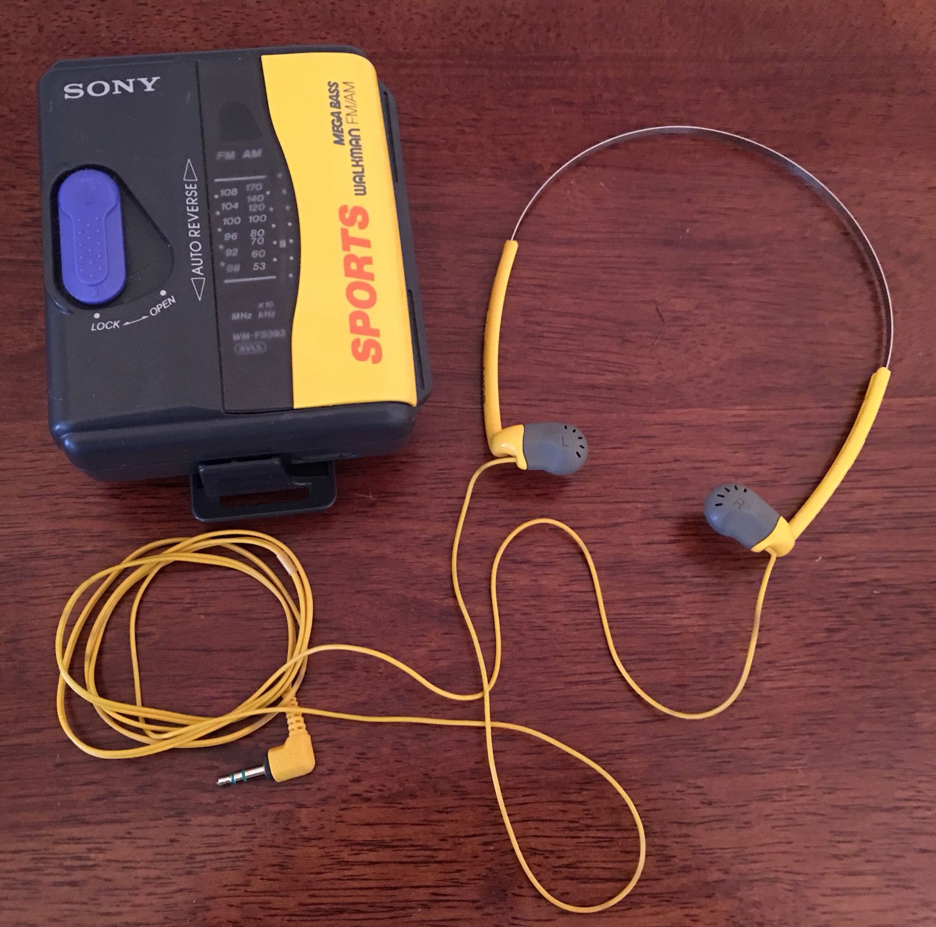 Vintage🛑SONY Sports Walkman w/ Headphones