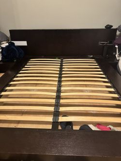 Wood frame bed with night stand japones style