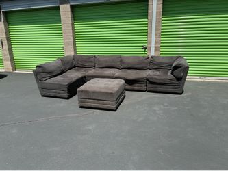 🛋️ Large Modular Sectional Couch + Ottoman