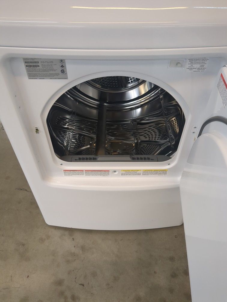 Frigidaire Gas Dryer 6.7 cu.ft FFRG4120SW Retail Price $1099 SAVE$604