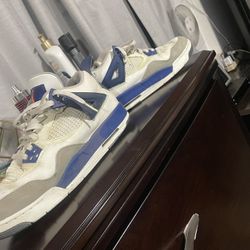 Jordan 4s