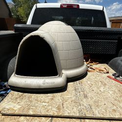 Large Dog Igloo