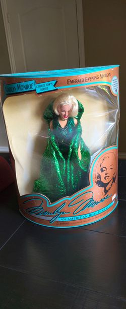 1993 Marilyn Monroe Collector's Series Emerald Evening Doll produced by DSI