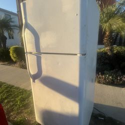 Refrigerator Works Good