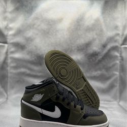Air Jordan 1 mid black white olive GS