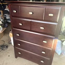 Dresser / Chest of Drawers 