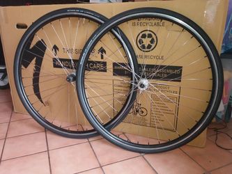 Road bike wheel set