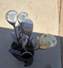 Wilson Golf Bag Assorted clubs