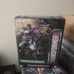Threezero DLX Transformers Rise of the Beast Optimus Prime