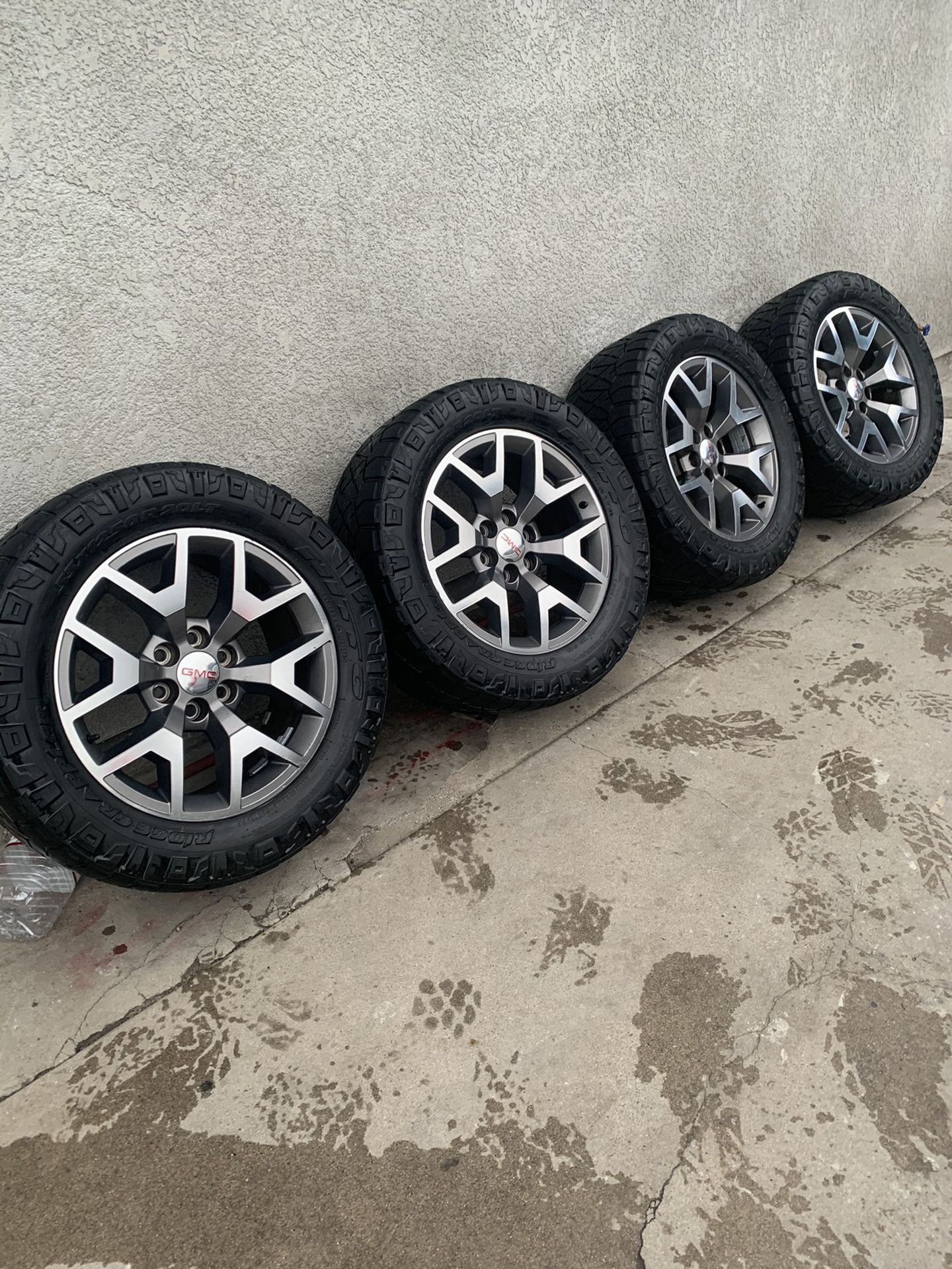 20 Inch Oem GMC Sierra Rims On Nitto 33s 6 Lug Chevy