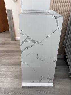 Large White Marble-Look Porcelain Tile