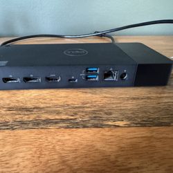 Dell WD19S Docking Station (LIKE NEW) INCLUDES AC Adapter