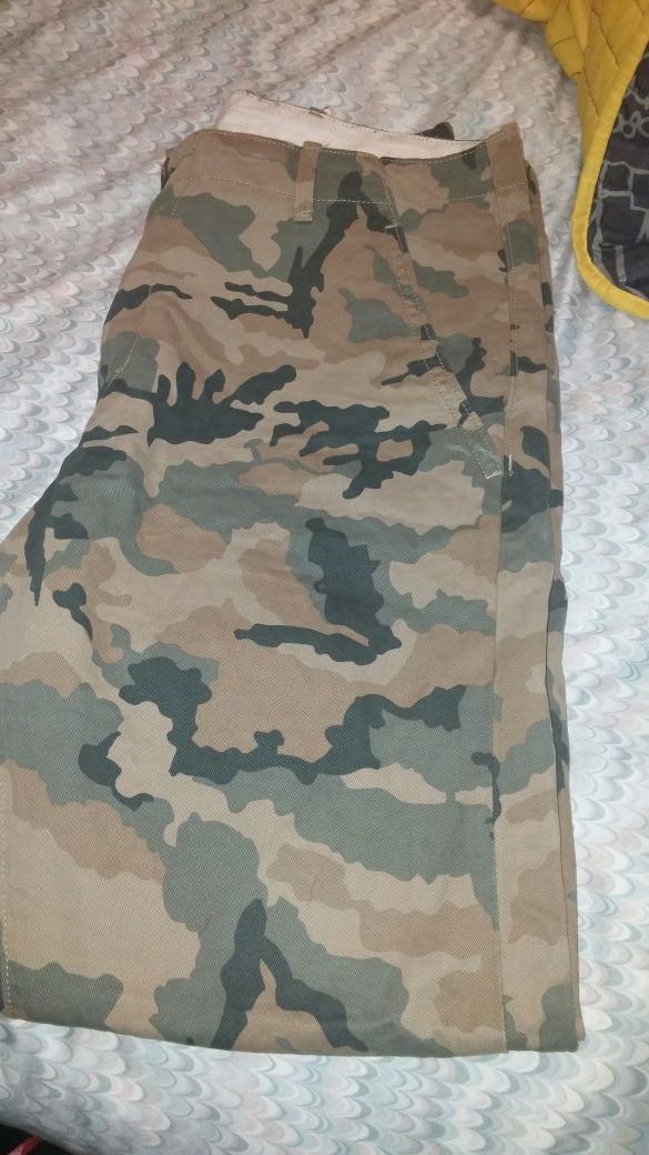 Levi 32x30 camo pants small pen stain