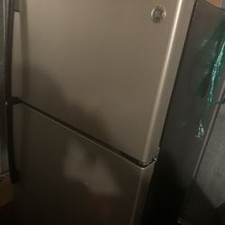 Refrigerator w/ice maker