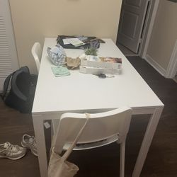 Kitchen table + 3 chairs 