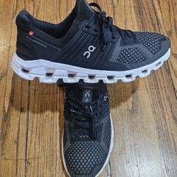 On Cloud Men's Size 9/ Women's 10.5 