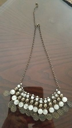 Bonitos collares uno color plata y otro es entre negro y cafe $2.00 c/u