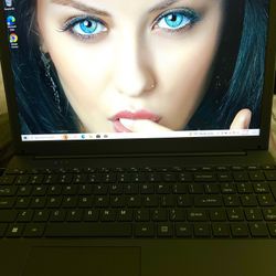 15.6” Laptop 1080p IPS Core i3 11th Gen 256 GB SSD