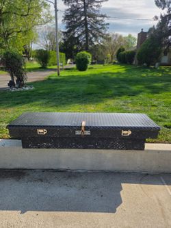 Pick up truck toolbox