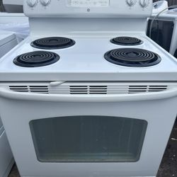 GE Electric Stove / Range – Works Great – Clean