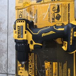 DEWALT ATOMIC 20-Volt Lithium-lon Cordless Compact 1/2 in. Drill/Driver Kit with 2.0Ah Battery, Charger and Bag