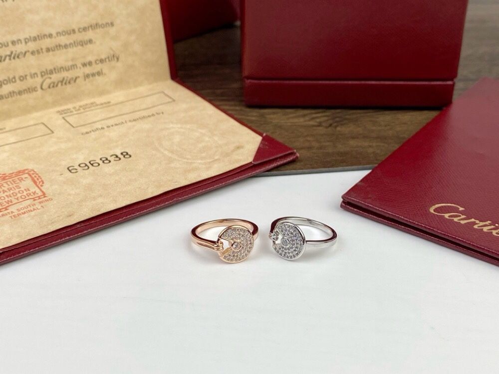 Amulet full of diamond ring