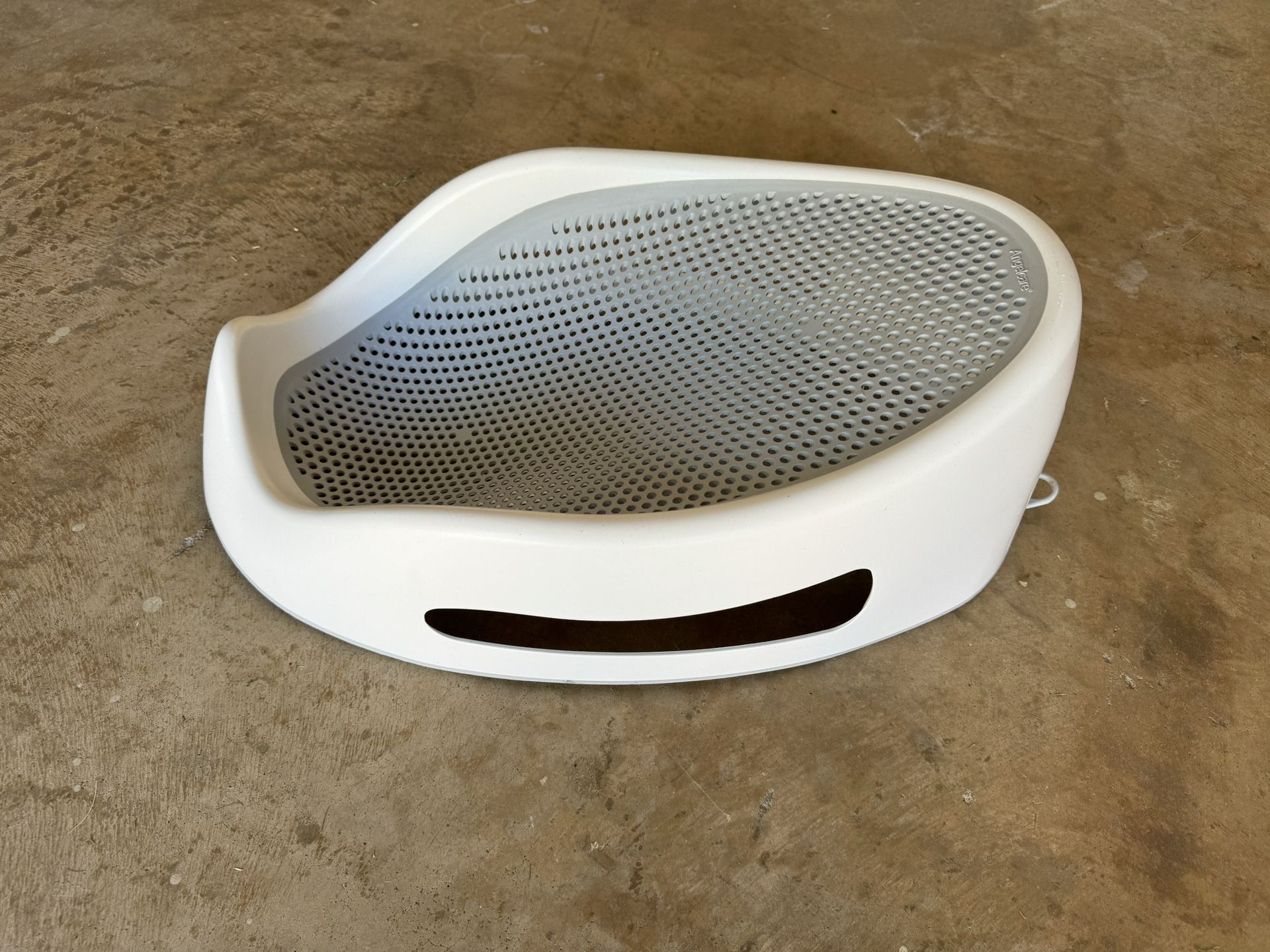 Like- New Angelcare Baby Bath Support Seat