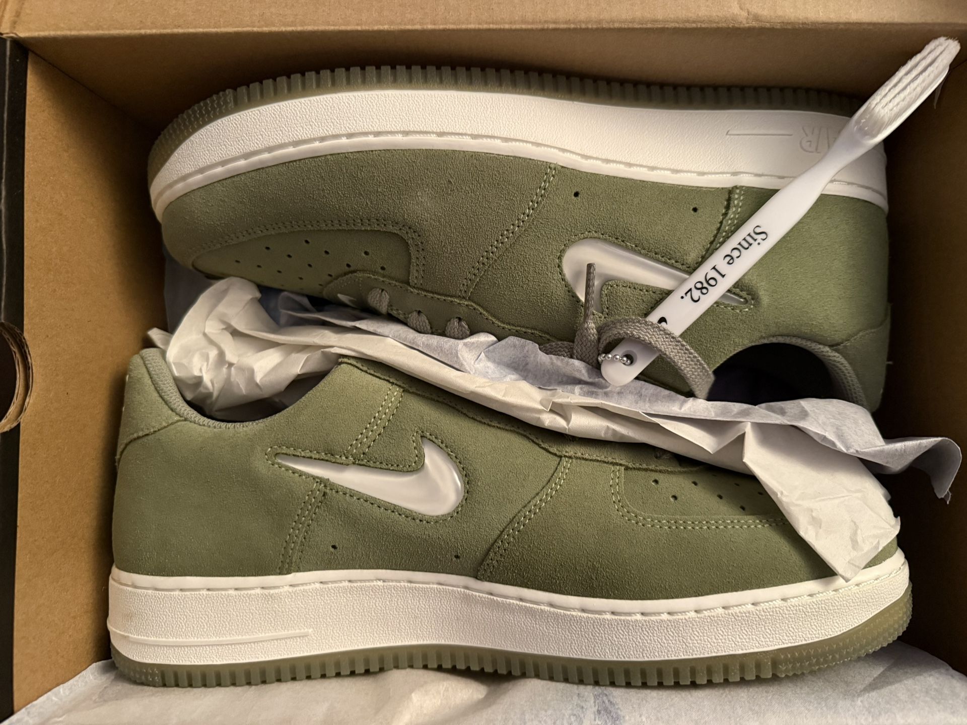 DS Nike Air Force 1'07 Low Color of the Month Jewel Oil Green Size 11