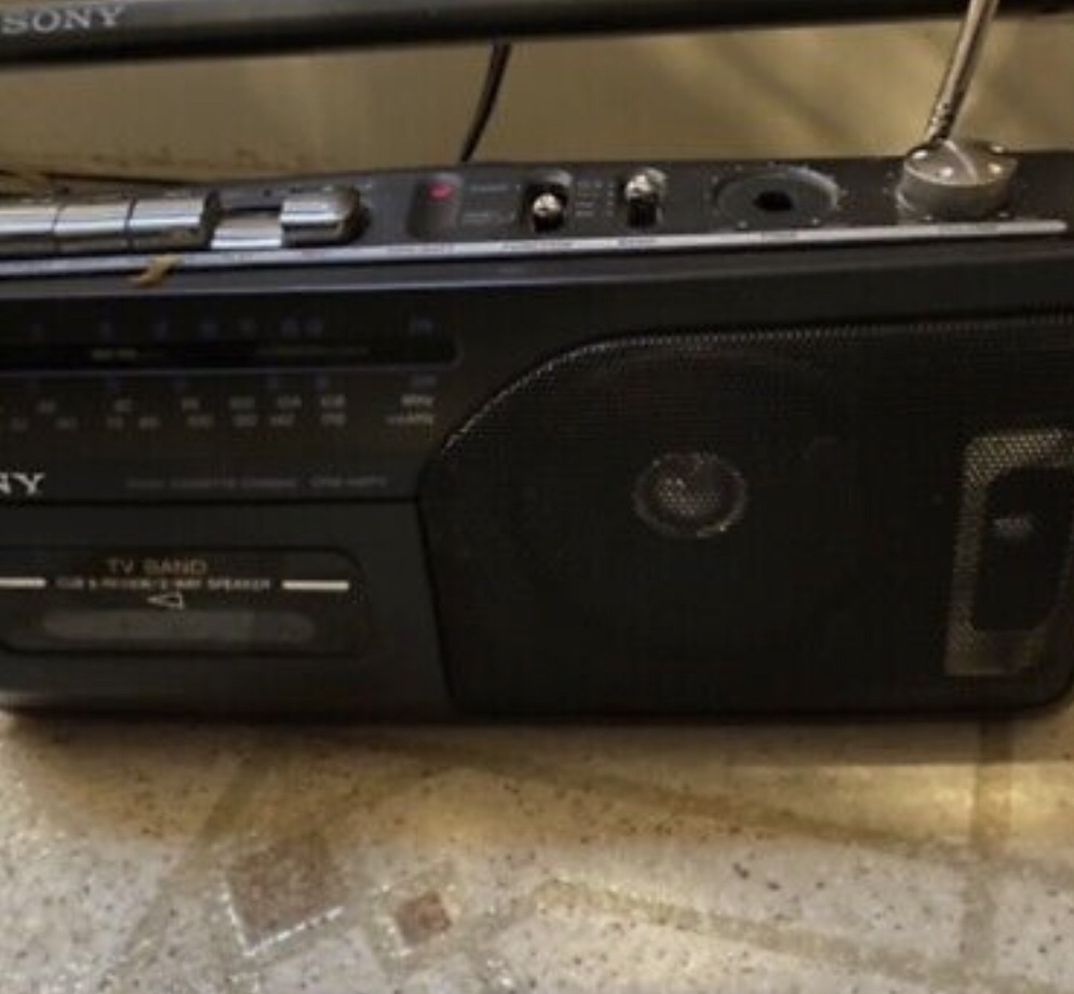 SONY AM FM RADIO CASSETTE RECORDER TV WEATHER BAND 2 WAY SPEAKER NICE