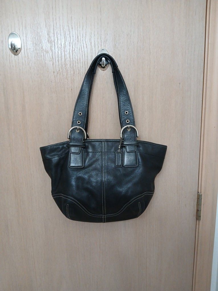 Coach Soho Black Leather Shoulder Bag With Silver Buckles.