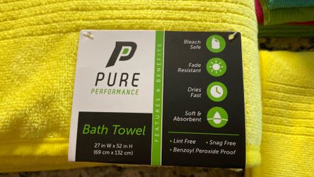 New Bleach safe bath towels (3) and (1) hand towel