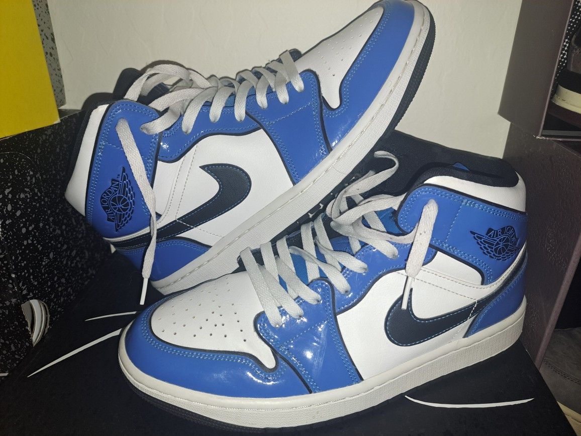 Jordan 1 Signal Blue