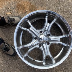 Chrome Rims 20 X 9“ Not Too Sure The Lug Pattern Black Rims Are 225/40 R 18