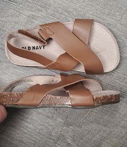 BRAND NEW INFANT SIZE SANDALS SIZE 6