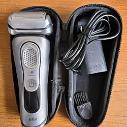 BRAUN Men's Electric Razor with extra Cartridge & Cleaning Station