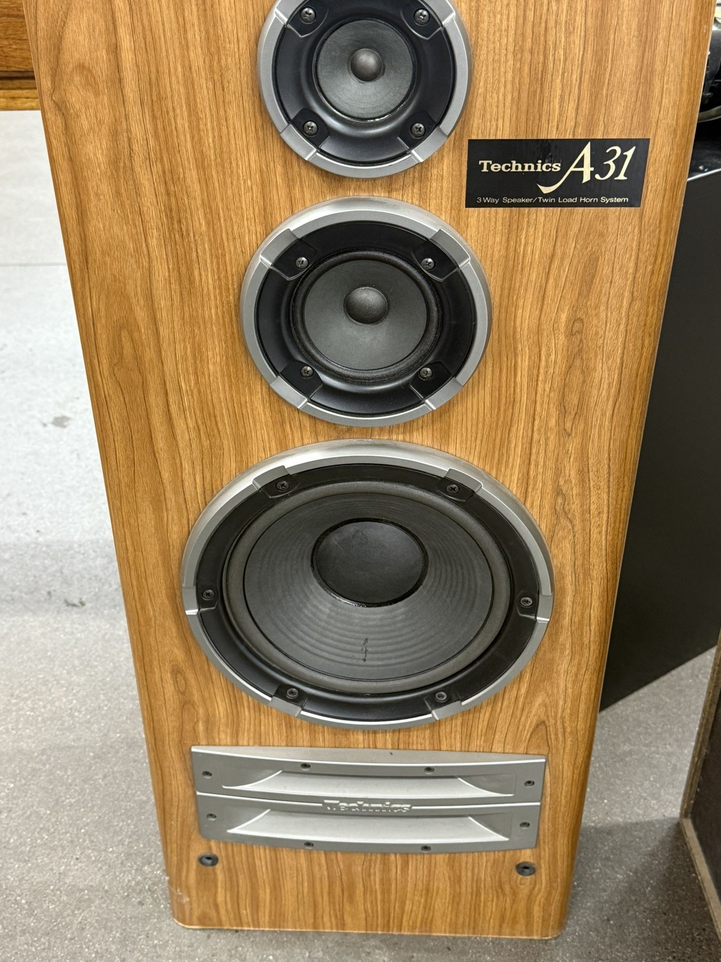 Techniques three way 200 W pair