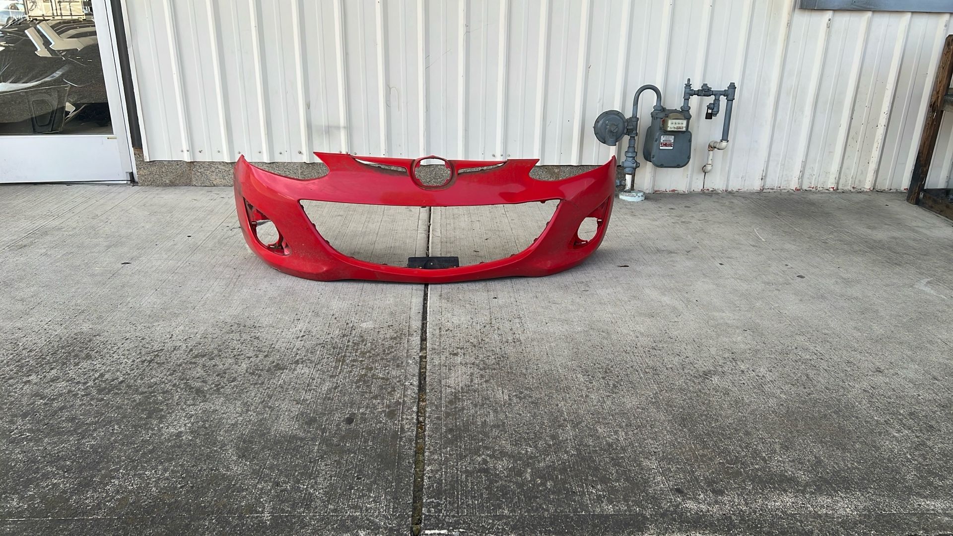 2010 To 2014 Mazda 2 Front Bumper #B676 MA1000 233 