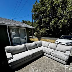 LIKE NEW - Staton Furniture Sectional Couch 