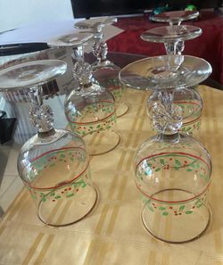 Like New Christmas Holly Wine Glasses Set of 6