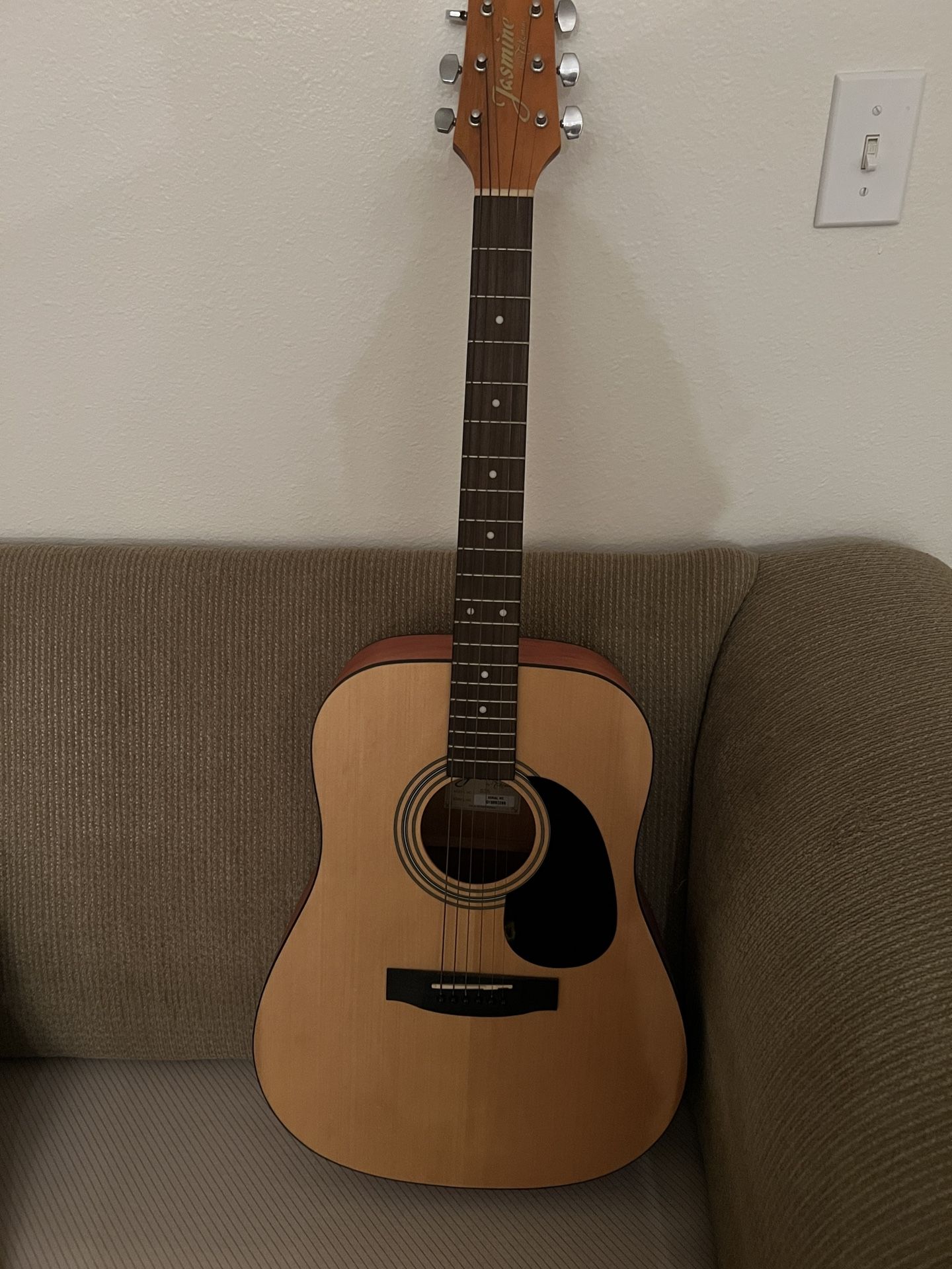 Jasmine Guitar