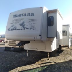 2006 30' Montana 5th Wheel Travel Trailer Like New Inside. Everything Works Great Buy